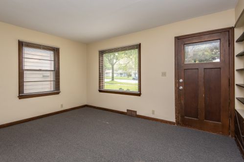 3223 84th St, Milwaukee, WI 53222-3702