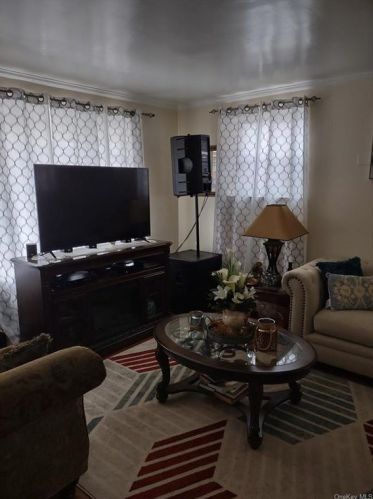 3359 Corsa Ave, Bronx NY 10469-2800 exterior