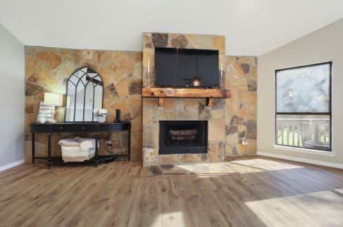 160 April Cv, Montgomery TX 77356-8818 exterior