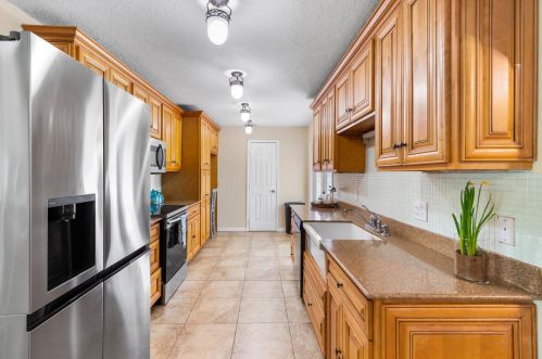 709 Dorchester St, Fort Pierce FL  34983-8762 exterior