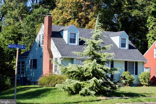 2 Middleton Dr, Trenton, NJ 08620-2928