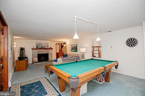 66 Red Lion Rd, Huntingdon Valley PA 19006-6436 exterior