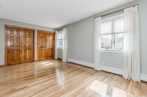 851 Sycamore Ave, Bohemia NY 11716-1743 exterior