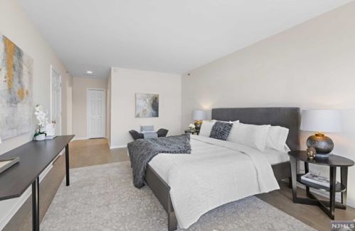 102 Adams Ct, Edgewater NJ 07020-1654 exterior