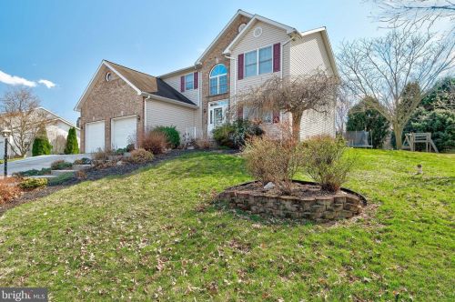3 Ashfield Dr, Littlestown, PA 17340-9524