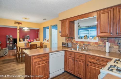 10 Admirals Row, East Freehold NJ 07728-3721 exterior