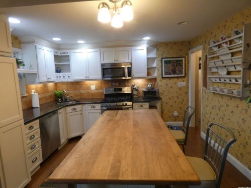 144 Old Country Rd, Huntington Station NY 11747-1814 exterior