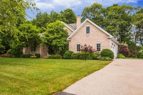 36 Whisper Dr, Worcester, MA 01609-1150