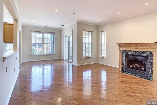 303 Cleveland Ln, Rockaway NJ 07866-5803 exterior