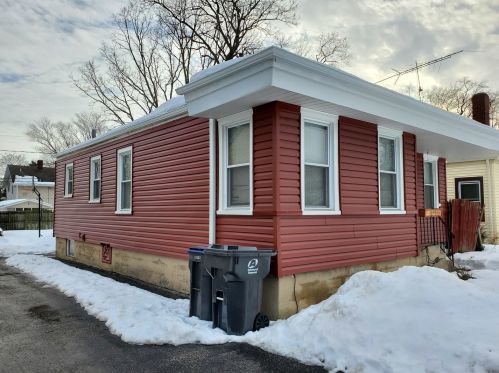 921 Woodlawn Ave, Waukegan IL 60085-2815 exterior