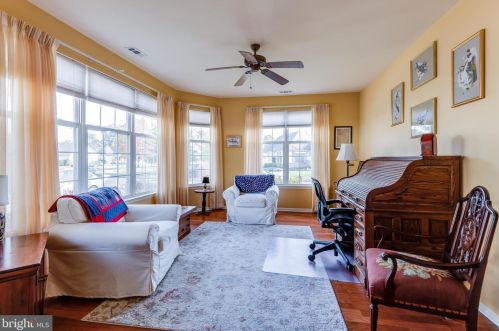 89 Warwick Way, Southampton NJ  08088-1122 exterior