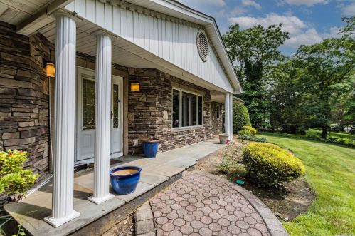 16 Lucille Ln, Huntington Station, NY 11746-5810