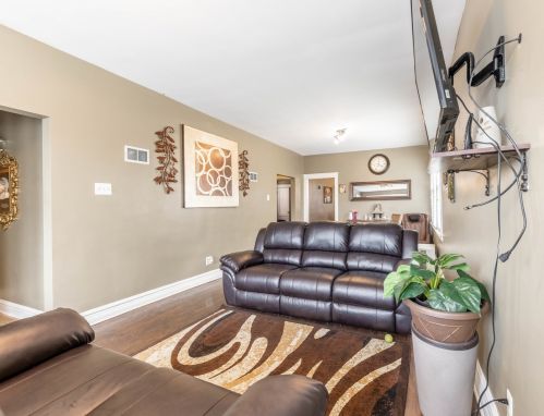 5643 California, Chicago IL 60659-4815 exterior