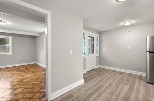 48 Clintonville Rd, North Haven CT 06473-2817 exterior