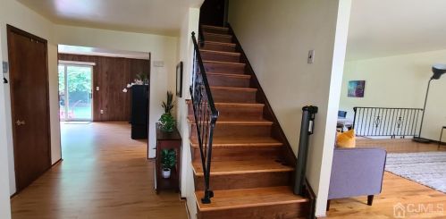 190 Jeff St, Edison NJ  08837-3126 exterior