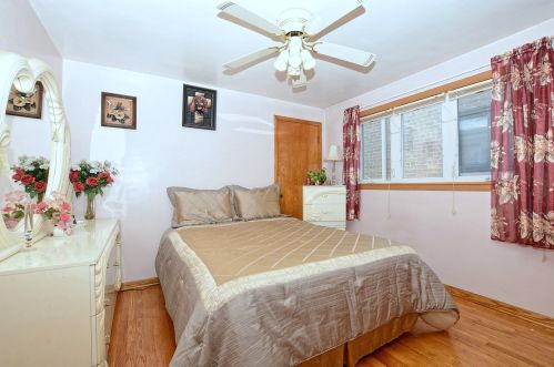 5246 Kenneth Ave, Chicago, IL 60632-4718