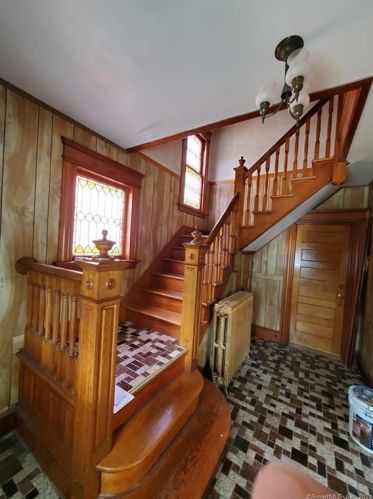 25 9th St, Derby, CT 06418-1513