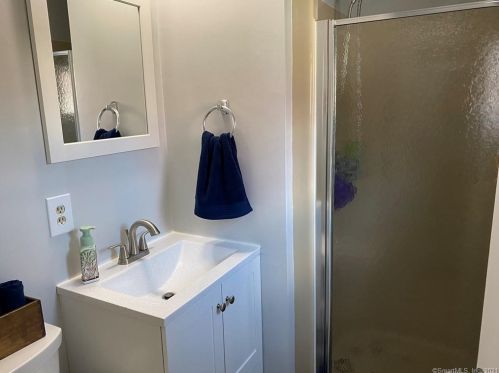 22 Grand St, Enfield CT 06082-4627 exterior