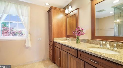 3653 Warfield Dr, Huntingdon Valley PA 19006-3423 exterior