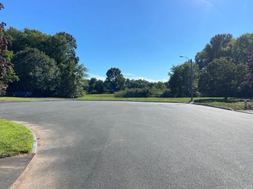 22 Bridle Path Ln, Manchester CT 06042-8303 exterior