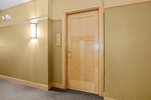 625 Mifflin St, Madison WI 53703-4639 exterior