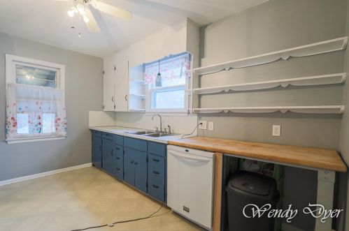 1042 Northlawn St, Grand Rapids MI 49505-3717 exterior