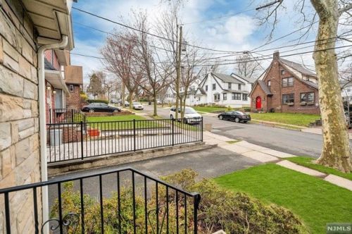 293 Carlton Ter, Teaneck, NJ 07666-3403