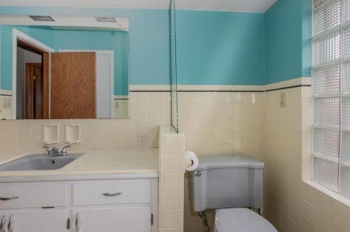 5796 Kinnickinnic Riv Pkwy, Milwaukee WI 53219-2231 exterior