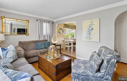 545 Kenwood Pl, Teaneck, NJ 07666-1652