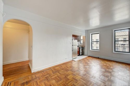 754 Brady Ave, Bronx, NY 10462-2755