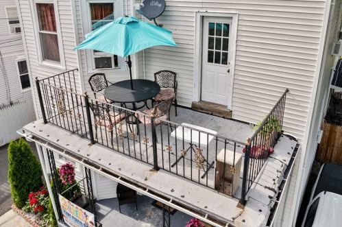 91 Peace St, Providence RI 02907-1550 exterior