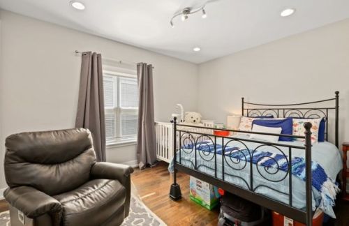 641 Bowen Ave, Chicago IL  60653-2824 exterior