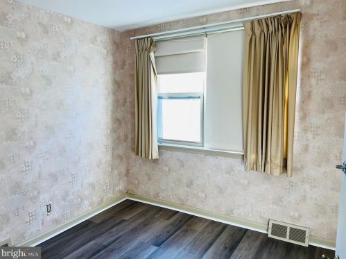 8125 Farnsworth St, Philadelphia PA 19152-3008 exterior