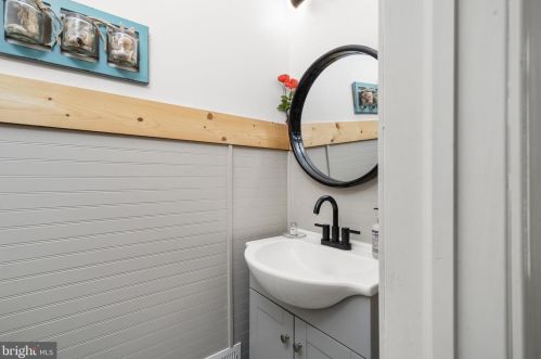 5 Wheatfield Ct, Columbus NJ  08022-1977 exterior