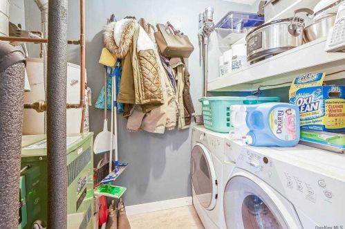 562 Walnut Ave, Bohemia NY 11716-2107 exterior