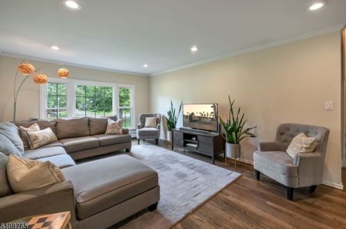 162 Bee Mdw Pkwy, Whippany NJ exterior