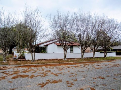 130 Holland Dr, Denison TX  75020-3658 exterior