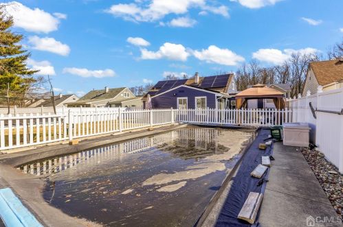 22 Altamont Rd, Edison NJ  08817-4058 exterior