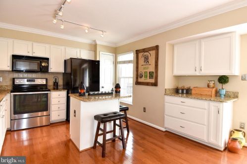 7458 Gadsby Sq, Alexandria VA 22315-5288 exterior