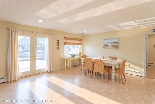 58 Ocean Gate Ave, Berkeley Township NJ 08721-1420 exterior