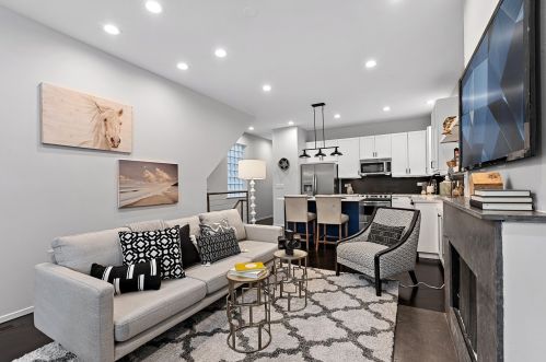 1720 Le Moyne St, Chicago, IL 60622-2133