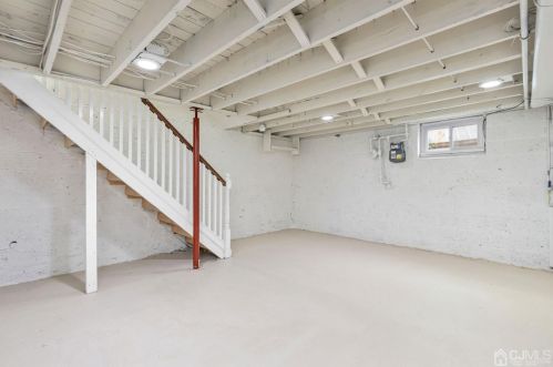 8 Roosevelt Ct, Metuchen NJ 08840-1426 exterior