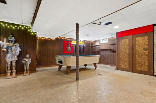 4249 1 Pl, Milwaukee WI 53207-3233 exterior