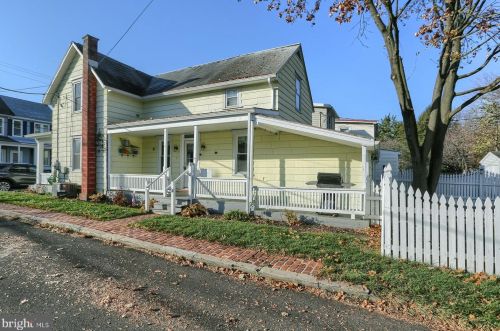 302 2nd St, Hummelstown PA  17036-1709 exterior