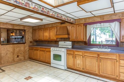 702 Knollwood Dr, Woonsocket RI 02895-2632 exterior