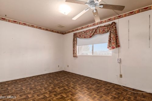 2902 Desert Cv Ave, Phoenix AZ 85028-3430 exterior