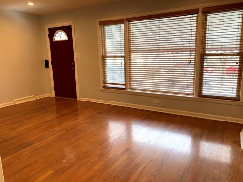 3022 Sawyer Ave, Chicago, IL 60618-6807