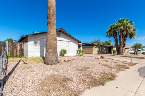 3340 Desert Cv Ave, Phoenix AZ 85028-3514 exterior