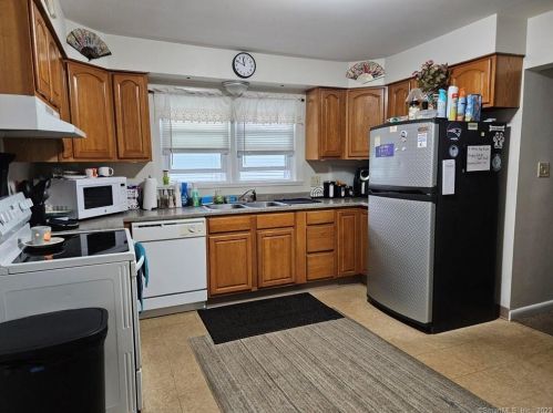 99 School St, Killingly CT 06239-3022 exterior