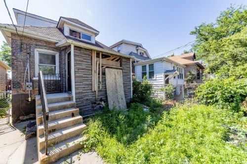 7709 Eberhart Ave, Chicago IL 60637-2485 exterior